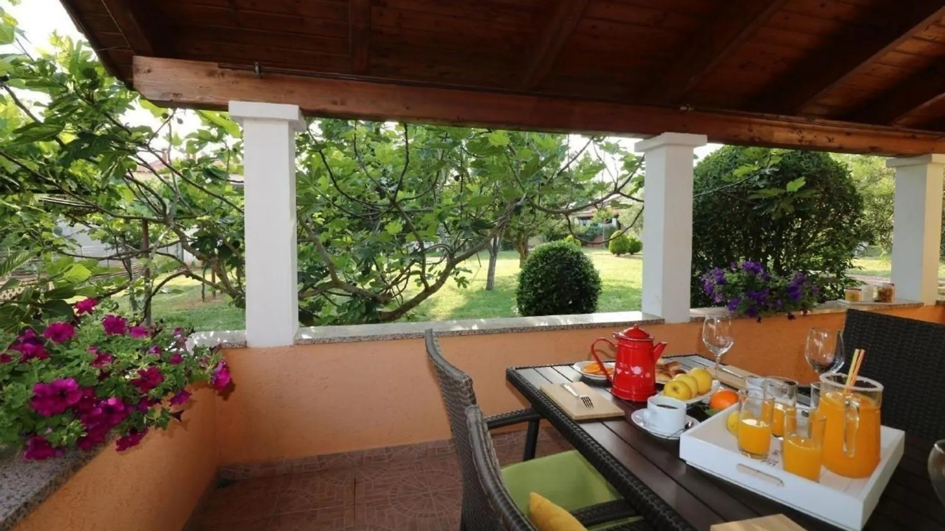 Bungalow Mit Pool Und Garten In Porec Holiday home